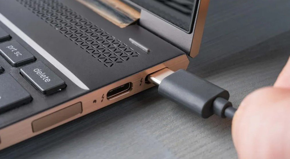 The Evolution of Laptop Chargers: Choosing the Best Power Solutions for Modern Laptops